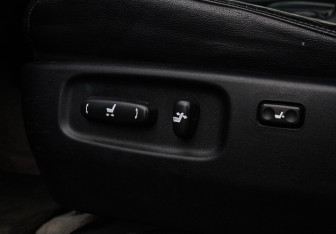 Подержанный автомобиль Toyota Land Cruiser Suv 2012 года (19 фото)