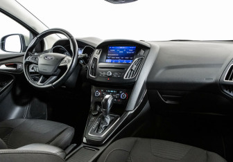 Подержанный автомобиль Ford Focus Hatchback 2017 года (7 фото)