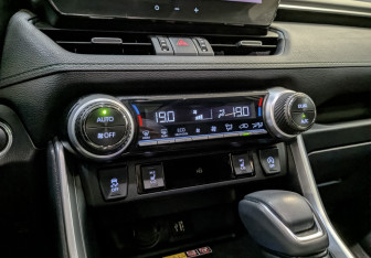 Подержанный автомобиль Toyota RAV4 2025 года (21 фото)