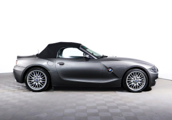 Подержанный автомобиль BMW Z4 Roadster 2004 года (8 фото)