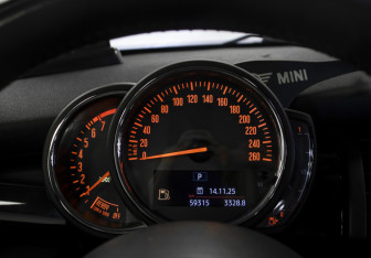 Подержанный автомобиль MINI Hatch 2019 года (11 фото)