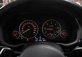 Подержанный автомобиль BMW X4 2017 года (13 фото)