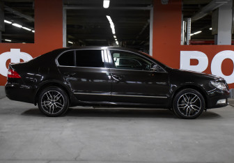 Подержанный автомобиль Skoda Superb Liftback 2012 года (4 фото)