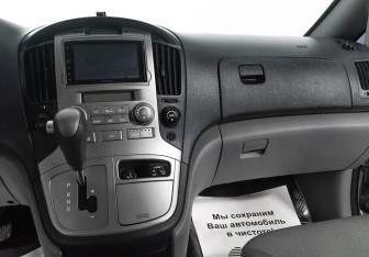 Подержанный автомобиль Hyundai Grand Starex 2011 года (9 фото)