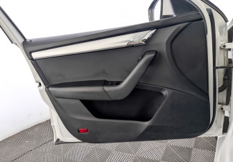 Подержанный автомобиль Skoda Octavia Liftback 2019 года (19 фото)