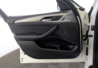 Подержанный автомобиль BMW X3 2021 года (21 фото)