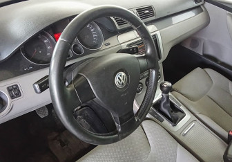 Подержанный автомобиль Volkswagen Passat Wagon 2006 года (12 фото)