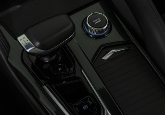 Подержанный автомобиль Geely Monjaro 2023 года (17 фото)