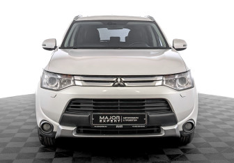Подержанный автомобиль Mitsubishi Outlander 2014 года (2 фото)