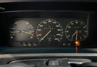 Подержанный автомобиль Volkswagen Passat Sedan 1989 года (12 фото)