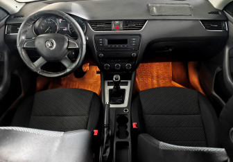 Подержанный автомобиль Skoda Octavia Liftback 2014 года (11 фото)