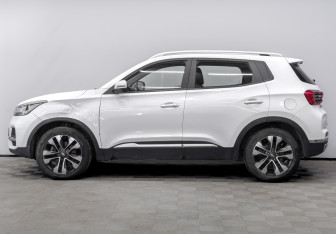 Подержанный автомобиль Chery Tiggo 4 2022 года (8 фото)