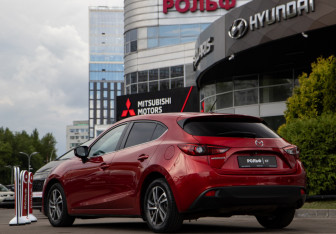 Подержанный автомобиль Mazda 3 Hatchback 2015 года (5 фото)