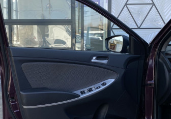 Подержанный автомобиль Hyundai Solaris Sedan 2013 года (15 фото)