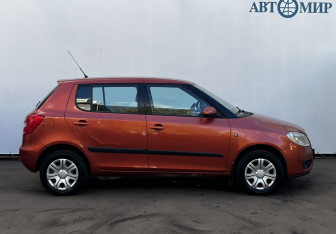 Подержанный автомобиль Skoda Fabia Hatchback 2010 года (4 фото)