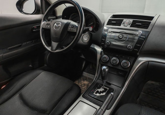 Подержанный автомобиль Mazda 6 Sedan 2010 года (10 фото)