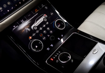 Подержанный автомобиль Land Rover Range Rover Velar 2017 года (30 фото)
