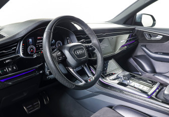 Подержанный автомобиль Audi Q8 2019 года (15 фото)