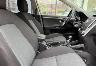 Подержанный автомобиль Kia Ceed Hatchback 2011 года (10 фото)