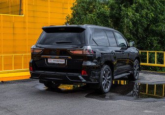 Подержанный автомобиль Lexus LX 2020 года (4 фото)