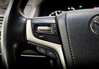 Подержанный автомобиль Toyota Land Cruiser Prado 2019 года (25 фото)