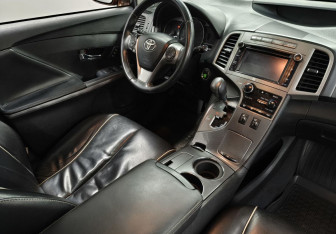Подержанный автомобиль Toyota Venza 2013 года (10 фото)