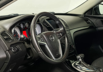 Подержанный автомобиль Opel Insignia Sedan 2011 года (13 фото)
