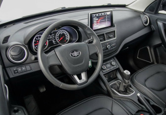 Подержанный автомобиль FAW Besturn X40 2021 года (13 фото)