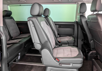 Подержанный автомобиль Volkswagen Multivan 2020 года (12 фото)