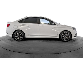 Подержанный автомобиль LADA (ВАЗ) Vesta Sedan 2021 года (4 фото)