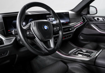 Подержанный автомобиль BMW X5 2023 года (14 фото)