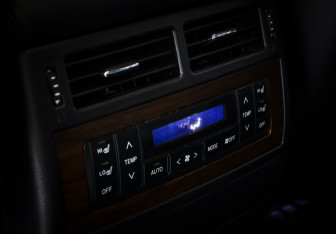 Подержанный автомобиль Toyota Land Cruiser Suv 2015 года (12 фото)