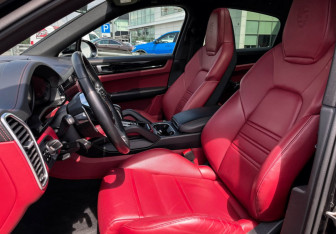 Подержанный автомобиль Porsche Cayenne 2021 года (15 фото)