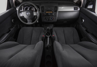 Подержанный автомобиль Nissan Tiida Hatchback 2007 года (17 фото)