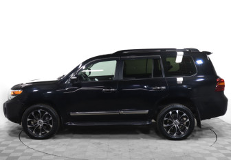 Подержанный автомобиль Toyota Land Cruiser Suv 2014 года (8 фото)