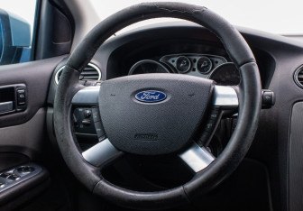 Подержанный автомобиль Ford Focus Sedan 2008 года (15 фото)
