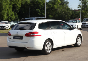 Подержанный автомобиль Peugeot 308 Wagon 2018 года (5 фото)