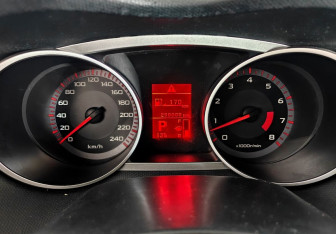 Подержанный автомобиль Mitsubishi Outlander 2008 года (13 фото)