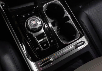 Подержанный автомобиль Kia Carnival 2022 года (18 фото)