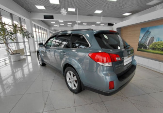 Подержанный автомобиль Subaru Outback Wagon 2012 года (7 фото)