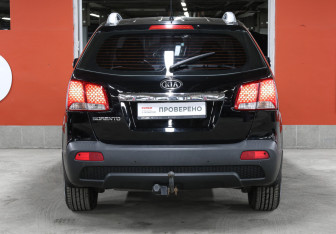 Подержанный автомобиль Kia Sorento 2012 года (6 фото)