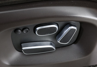 Подержанный автомобиль Land Rover Range Rover 2014 года (26 фото)