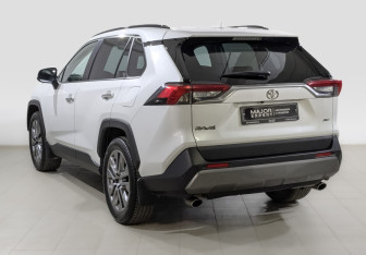 Подержанный автомобиль Toyota RAV4 2020 года (7 фото)