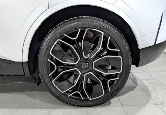 Подержанный автомобиль Avatr 11 2024 года (17 фото)