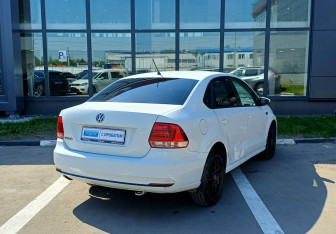 Подержанный автомобиль Volkswagen Polo Sedan 2016 года (5 фото)