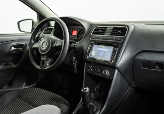 Подержанный автомобиль Volkswagen Polo Sedan 2011 года (9 фото)