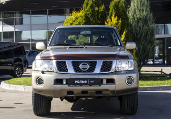 Подержанный автомобиль Nissan Patrol 2005 года (2 фото)