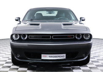 Подержанный автомобиль Dodge Challenger 2019 года (2 фото)