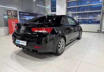 Подержанный автомобиль Kia Cerato Coupe 2010 года (4 фото)