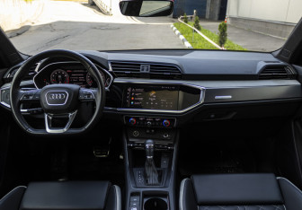 Подержанный автомобиль Audi Q3 2024 года (13 фото)